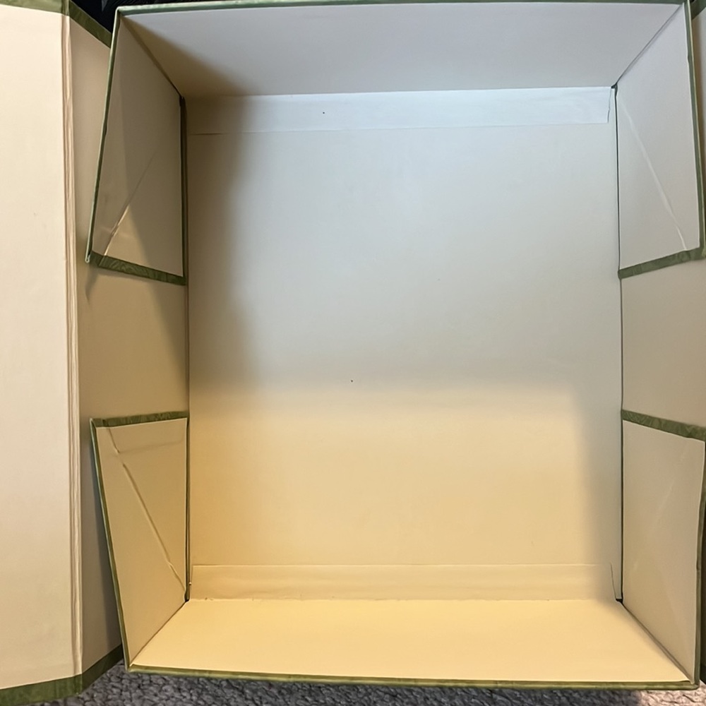 GUCCI Box & Ribbon - Picture 4 of 4